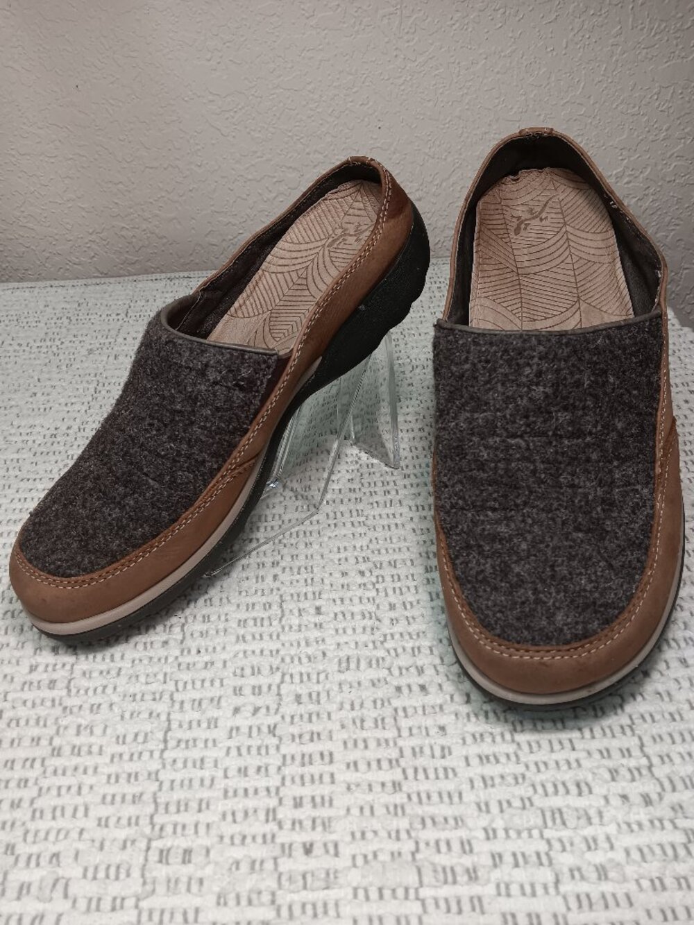 Chaco women's 'Quinn' Java Brown Wool Leather Slide Mules Clogs sz US 9 / EU 40